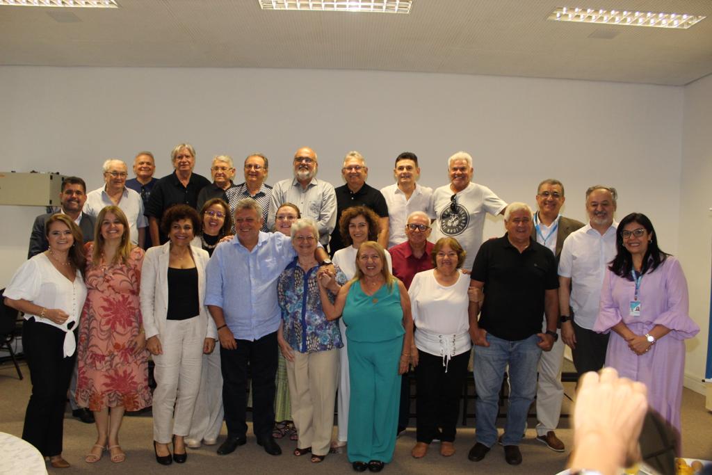Encontro do Presidente da Caixa, Carlos Vieira com alguns aposentados, na Apcef em 26/12/2023